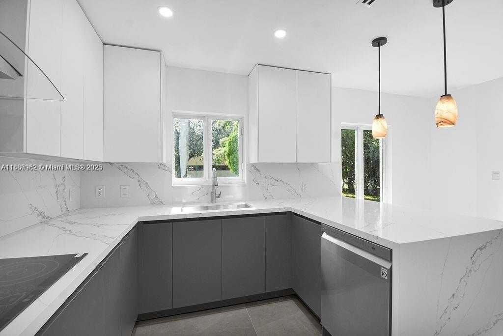 Small Image of 7902 SOUTH WEST 67TH AVE, South Miami Number 7