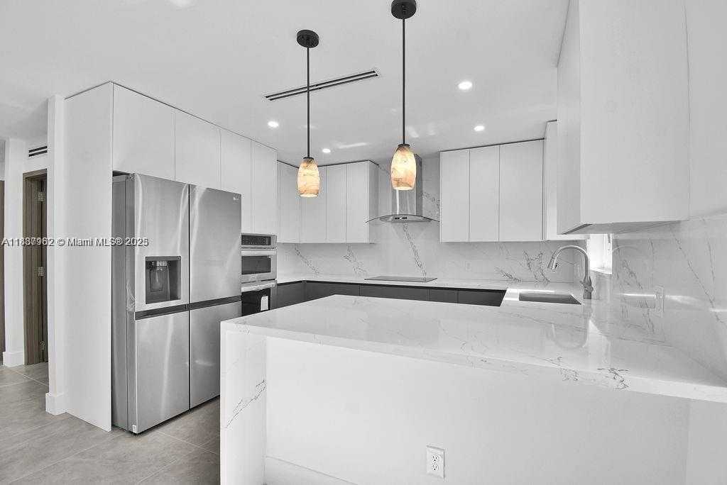 Small Image of 7902 SOUTH WEST 67TH AVE, South Miami Number 8