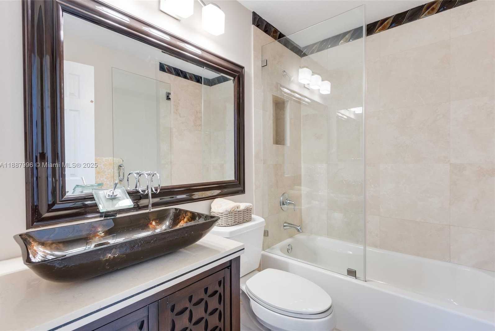 Small Image of 1526 EAST LAKE CT, Hollywood Number 23