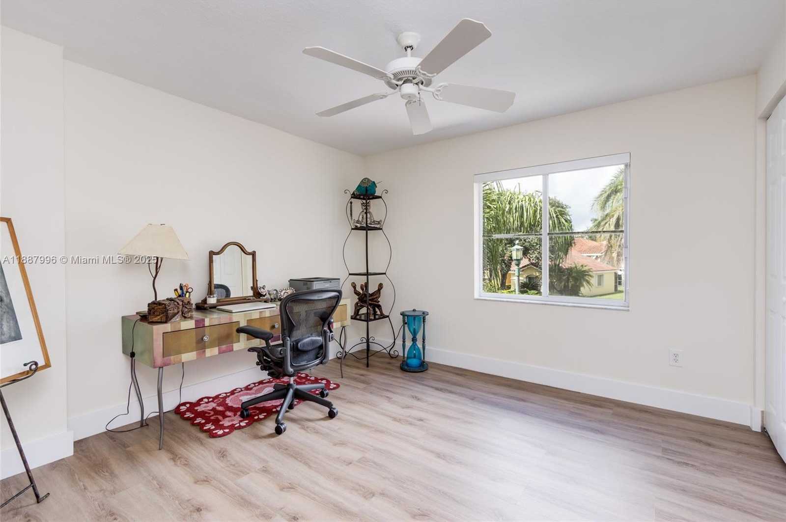 Small Image of 1526 EAST LAKE CT, Hollywood Number 24