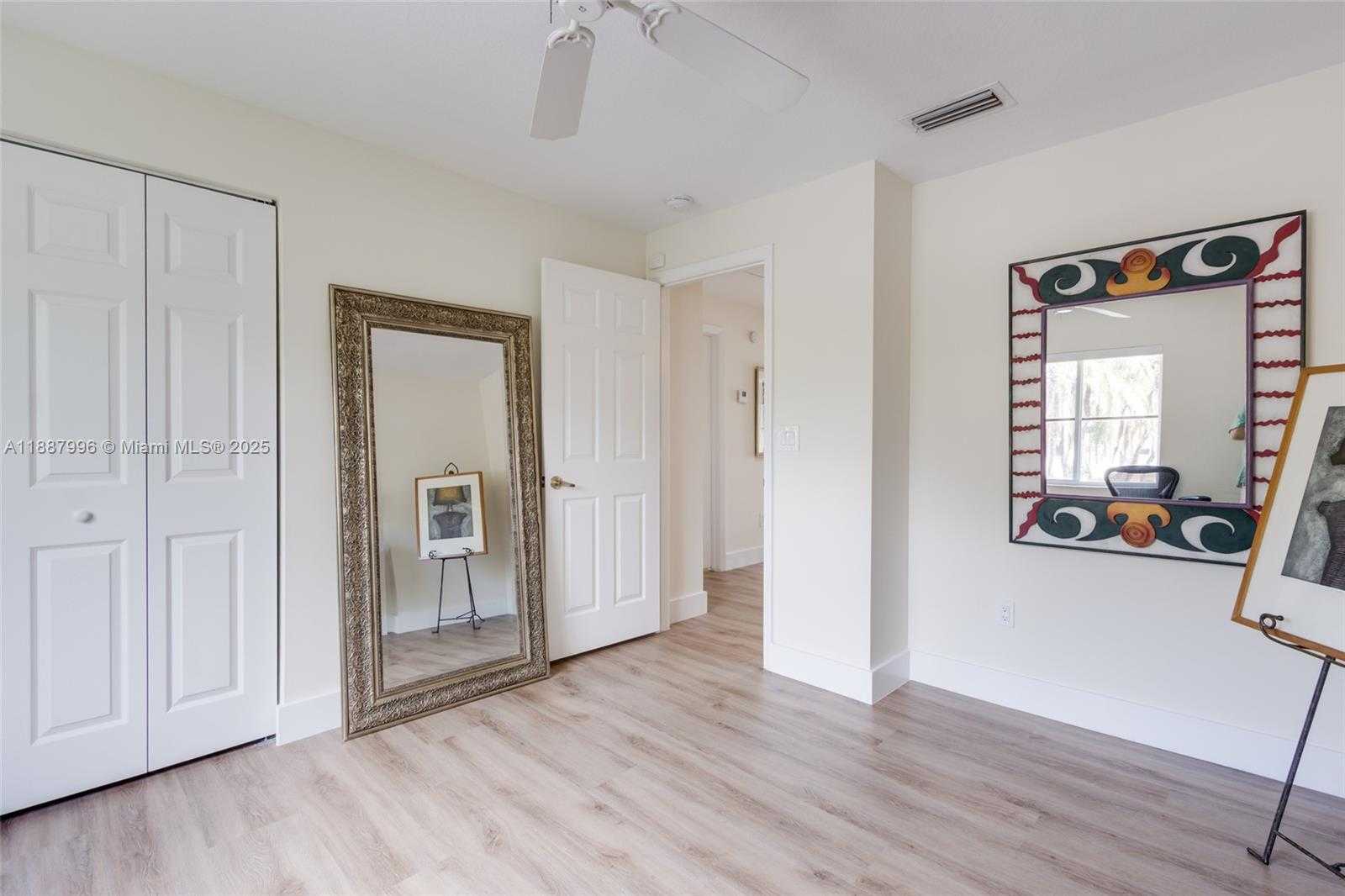 Small Image of 1526 EAST LAKE CT, Hollywood Number 25