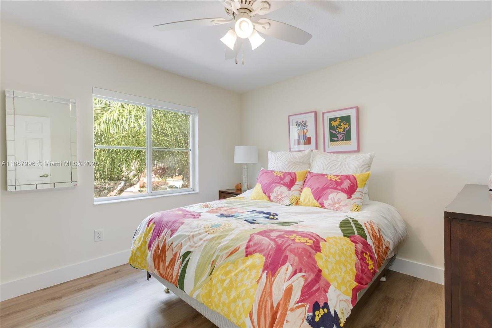 Small Image of 1526 EAST LAKE CT, Hollywood Number 26