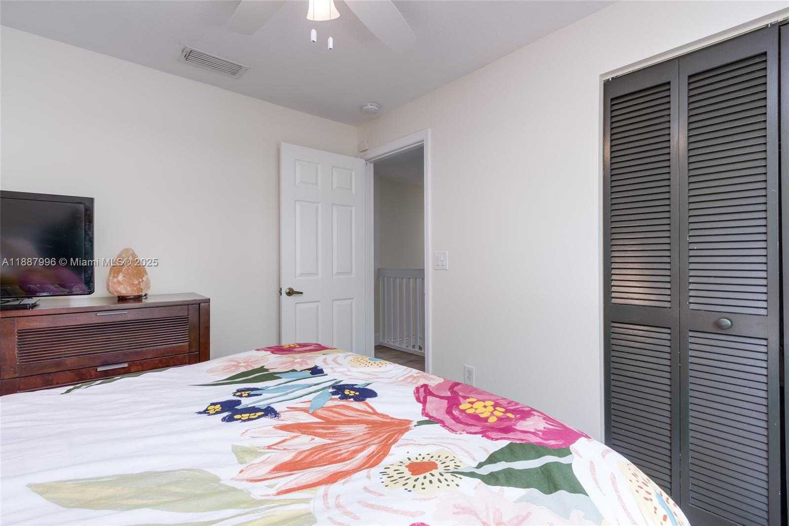 Small Image of 1526 EAST LAKE CT, Hollywood Number 27