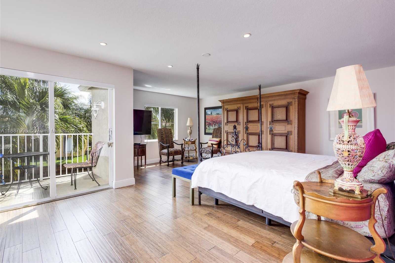 Small Image of 1526 EAST LAKE CT, Hollywood Number 28