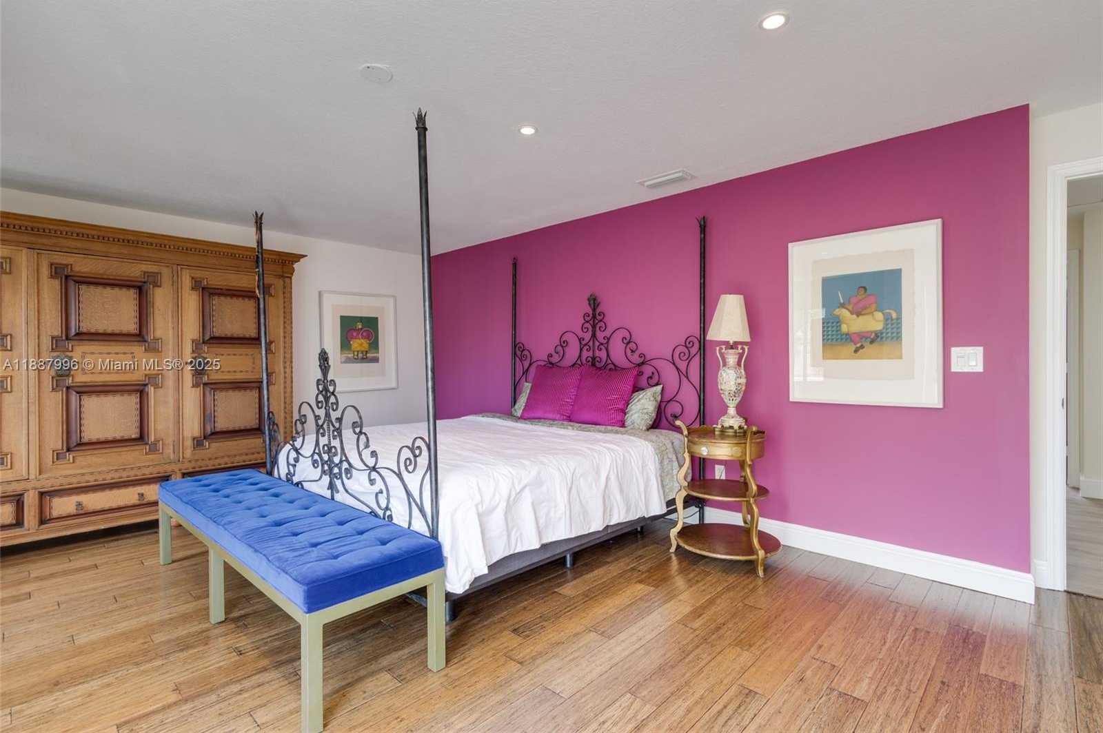 Small Image of 1526 EAST LAKE CT, Hollywood Number 29