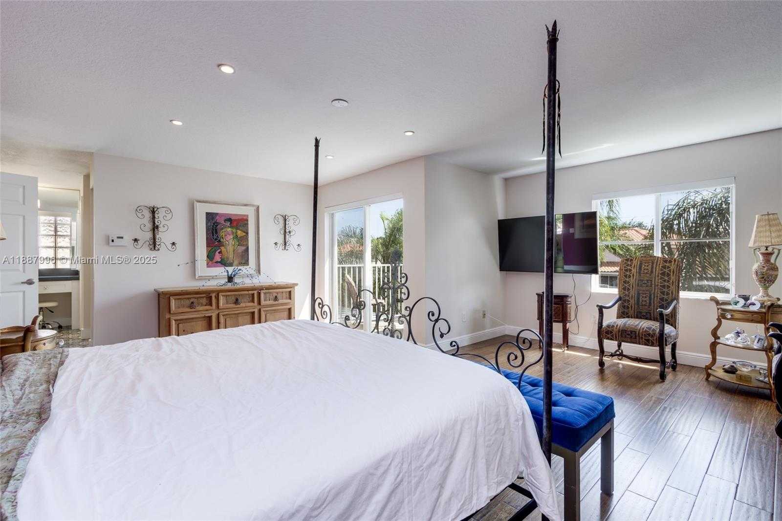 Small Image of 1526 EAST LAKE CT, Hollywood Number 33