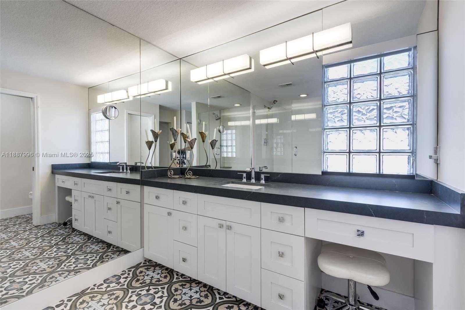 Small Image of 1526 EAST LAKE CT, Hollywood Number 34