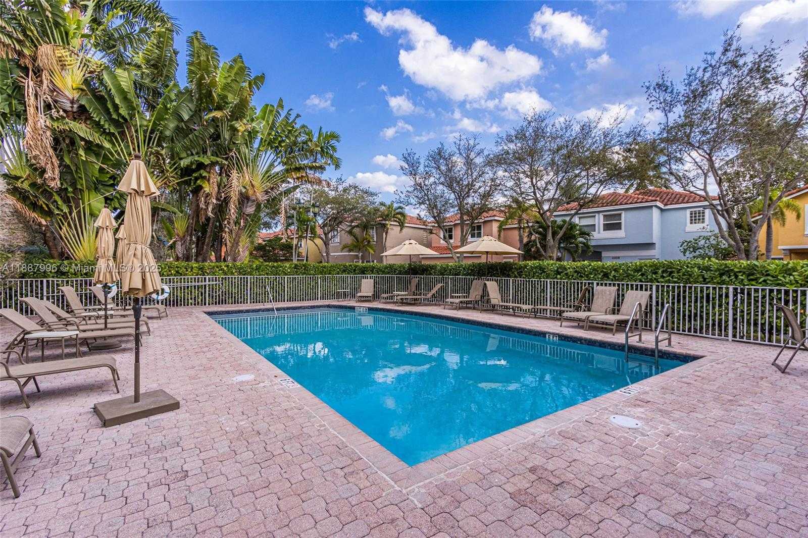 Small Image of 1526 EAST LAKE CT, Hollywood Number 37