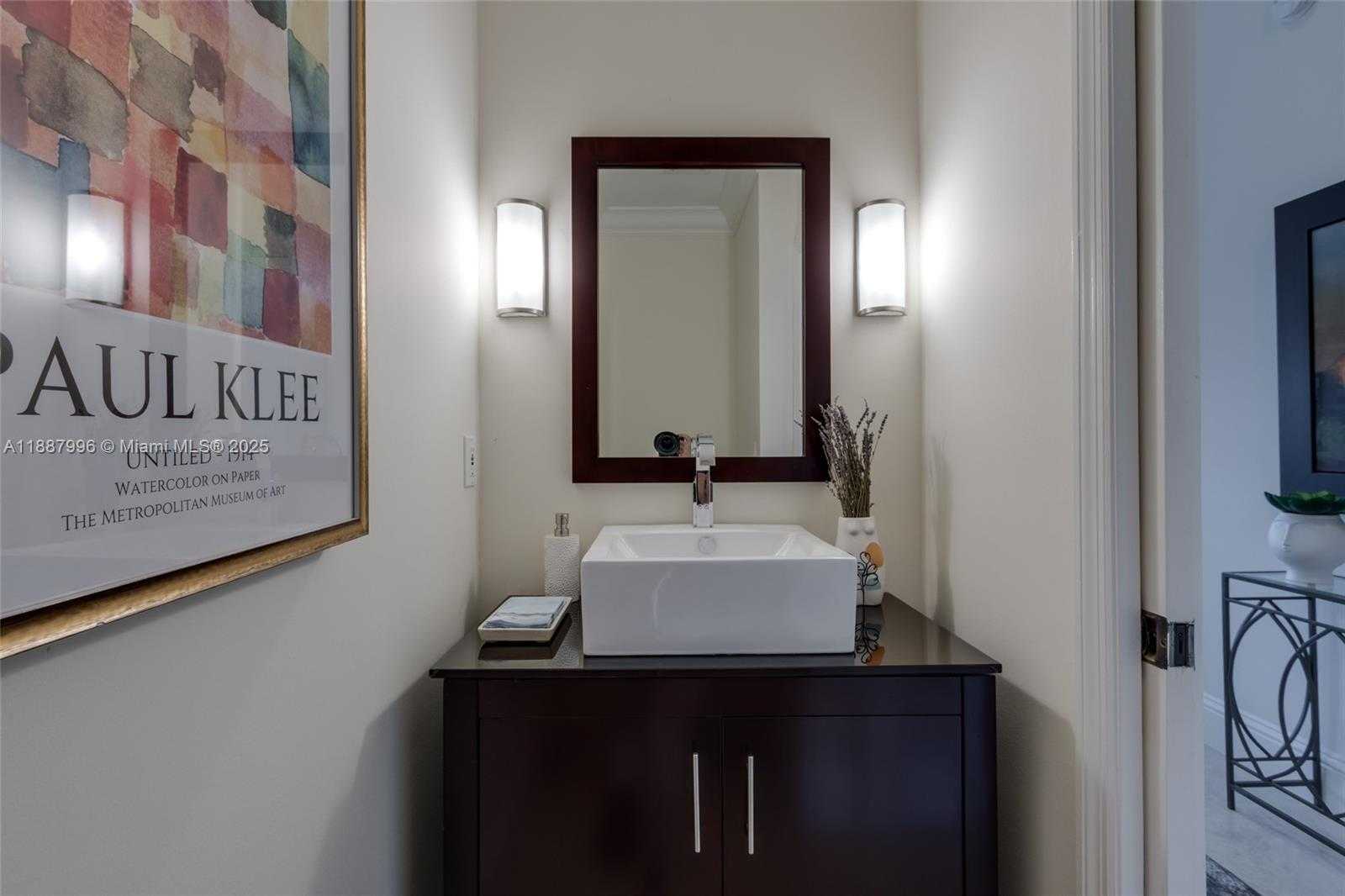 Small Image of 1526 EAST LAKE CT, Hollywood Number 4