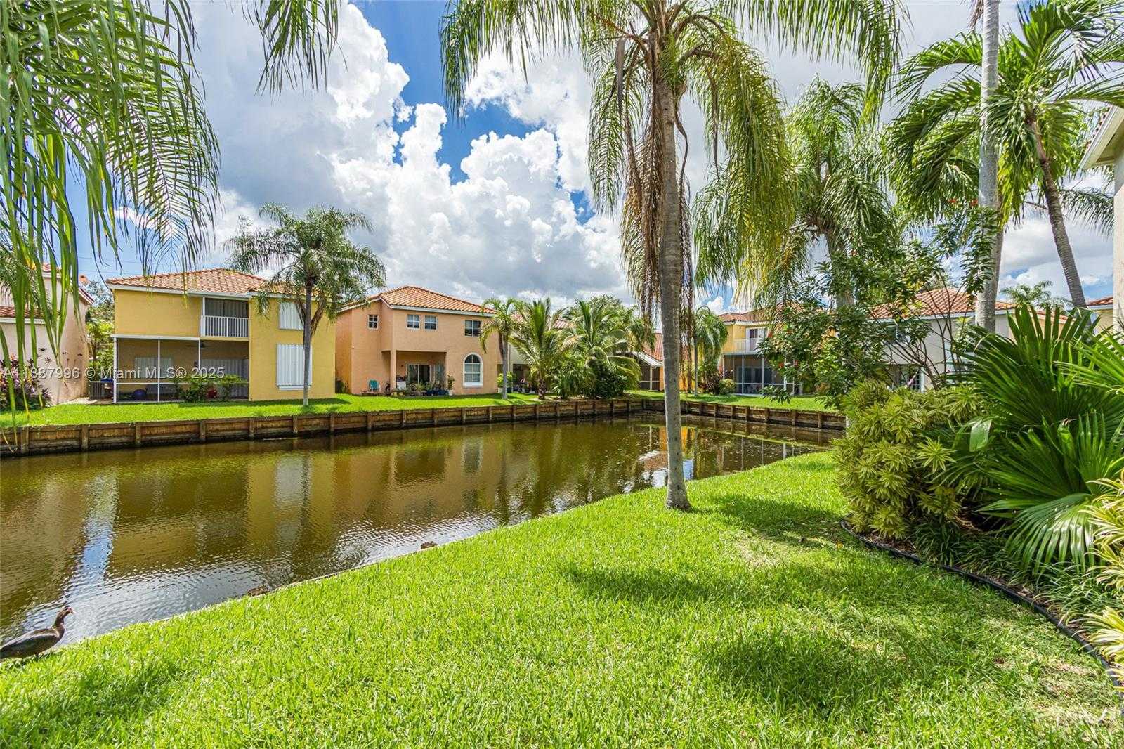 Small Image of 1526 EAST LAKE CT, Hollywood Number 5