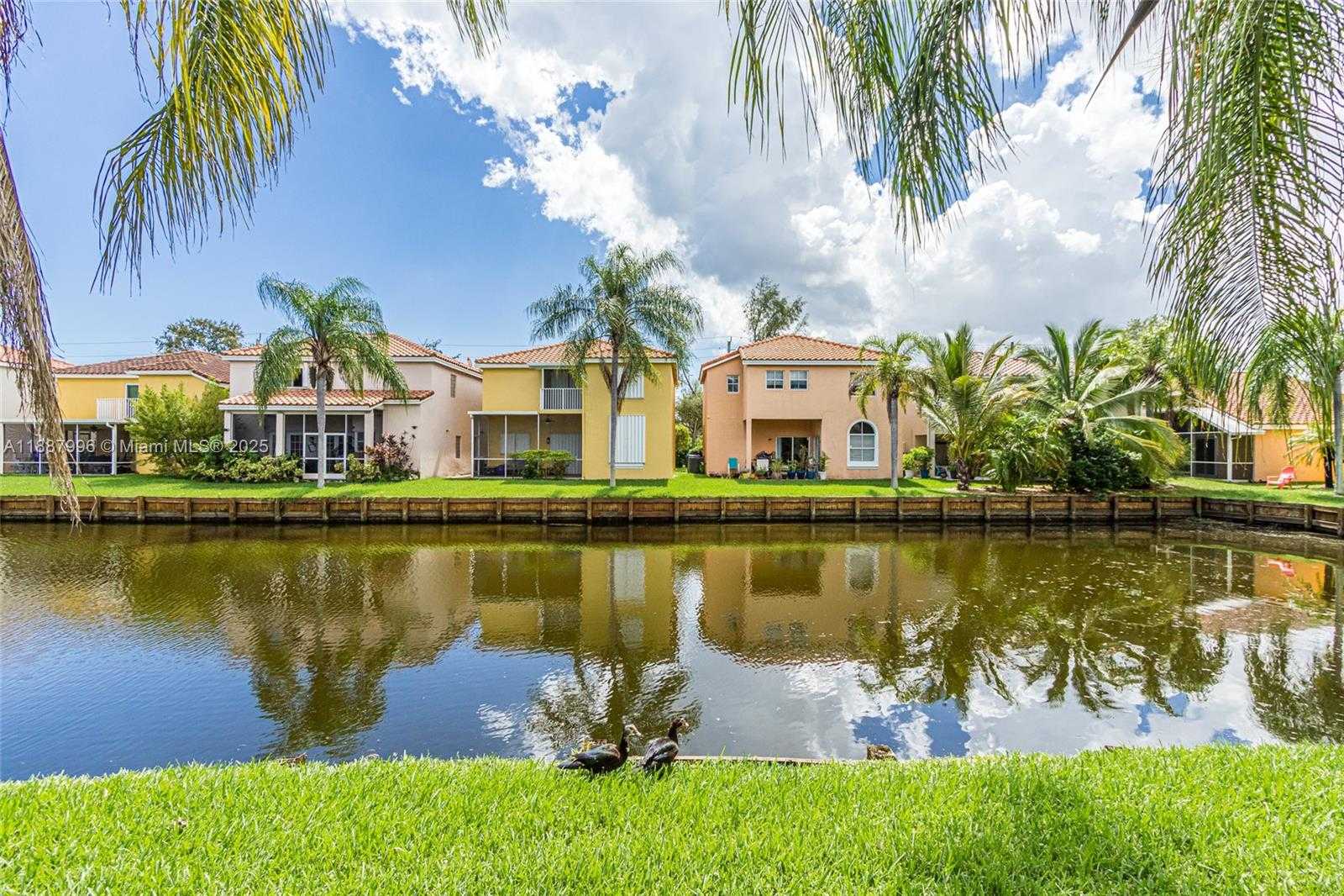 Small Image of 1526 EAST LAKE CT, Hollywood Number 7