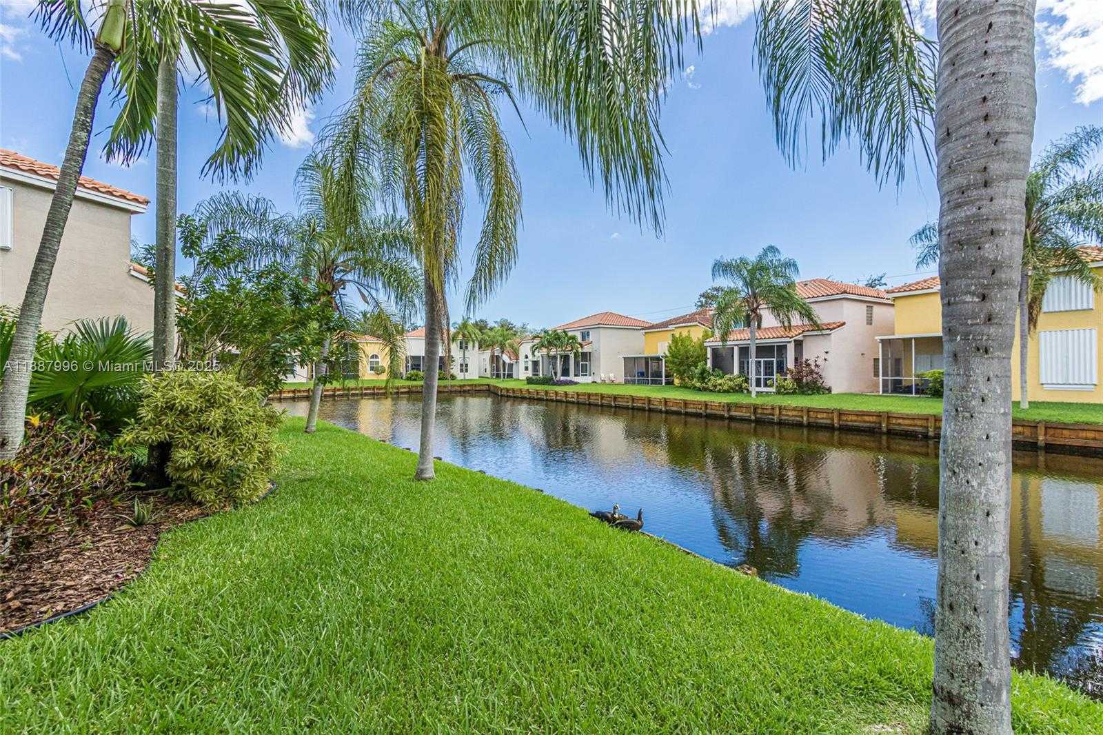 Small Image of 1526 EAST LAKE CT, Hollywood Number 8
