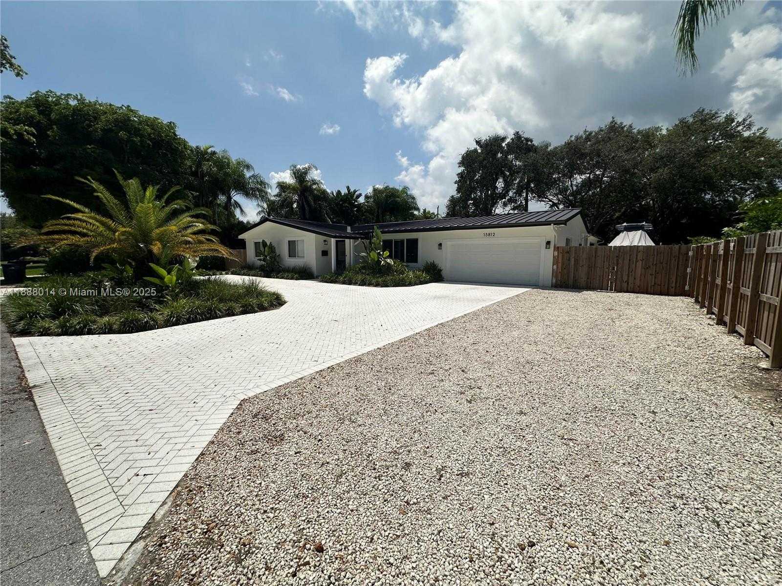 Small Image of 15812 SOUTH WEST 83RD CT, Palmetto Bay Number 2