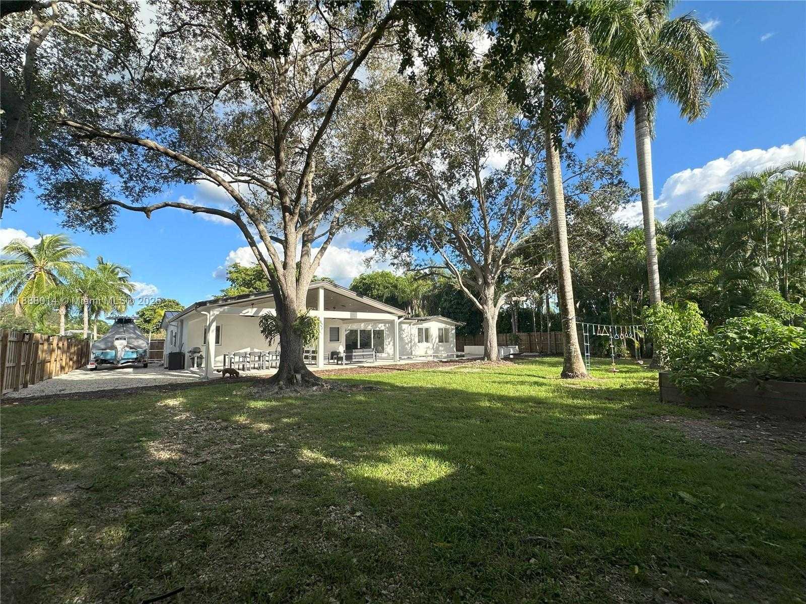 Small Image of 15812 SOUTH WEST 83RD CT, Palmetto Bay Number 3