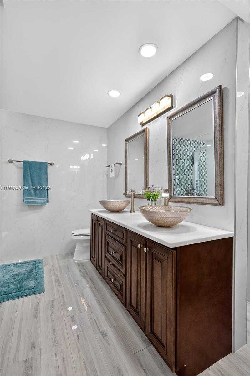 Small Image of 8860 SOUTH WEST 49TH CT, Cooper City Number 25