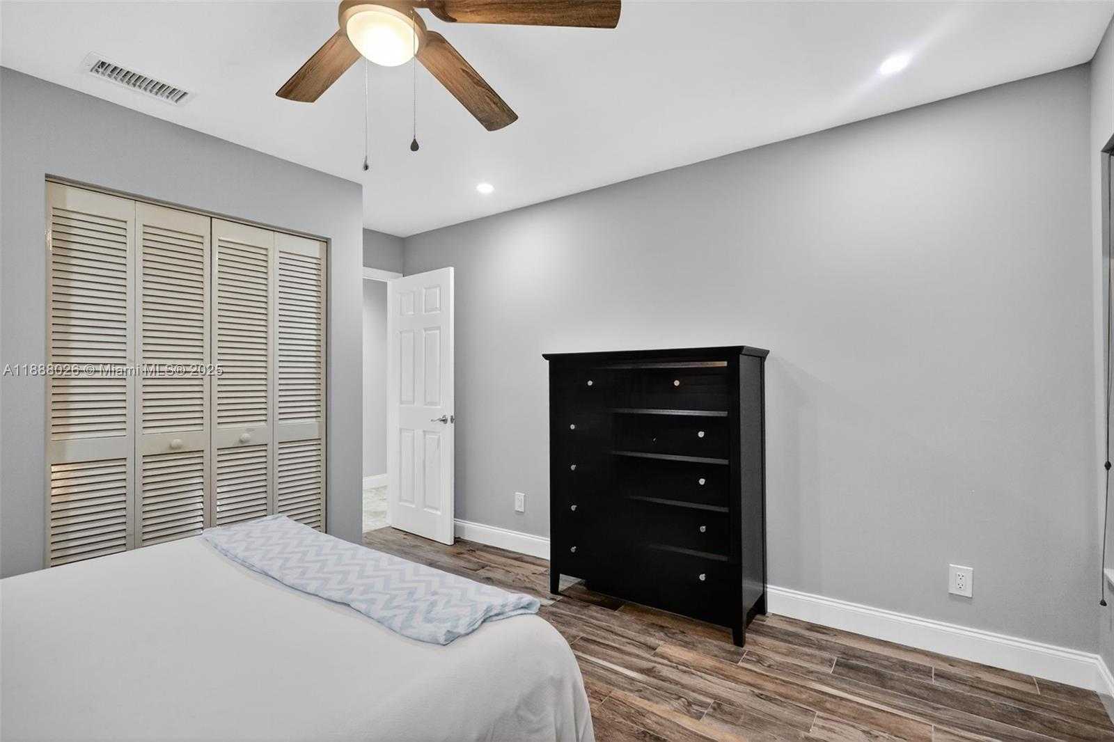 Small Image of 8860 SOUTH WEST 49TH CT, Cooper City Number 38
