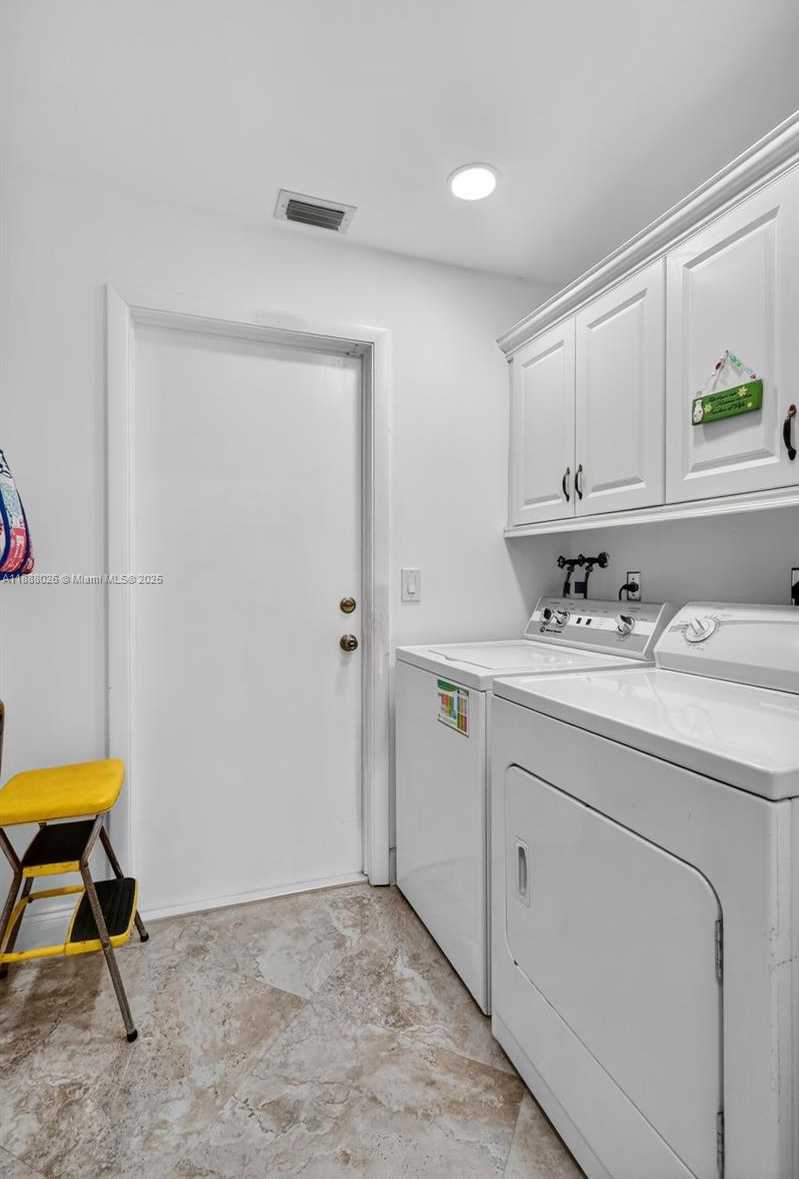 Small Image of 8860 SOUTH WEST 49TH CT, Cooper City Number 40