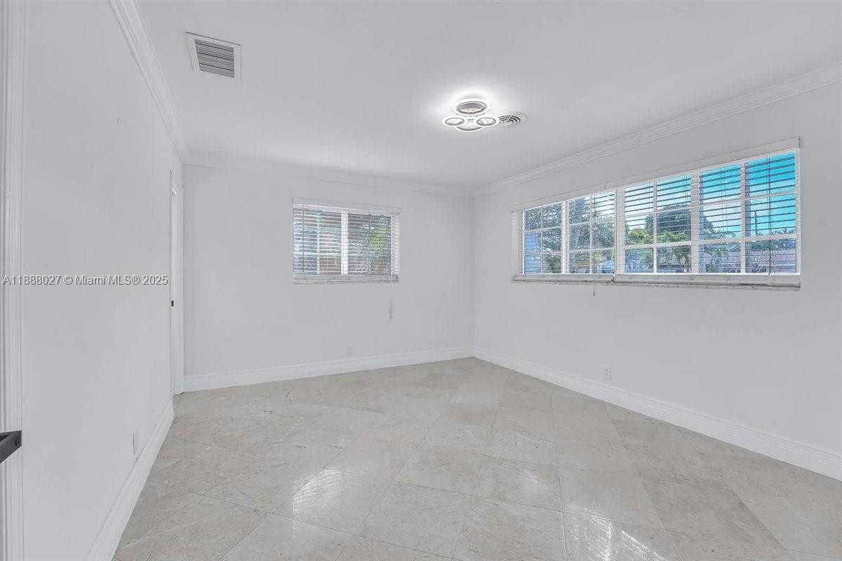 Small Image of 2005 NORTH 36TH AVE, Hollywood Number 13