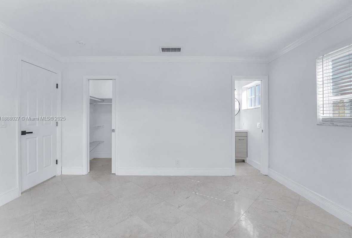 Small Image of 2005 NORTH 36TH AVE, Hollywood Number 14
