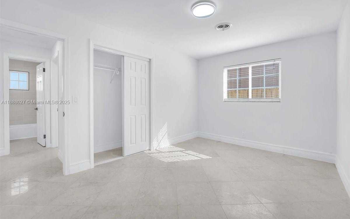 Small Image of 2005 NORTH 36TH AVE, Hollywood Number 16