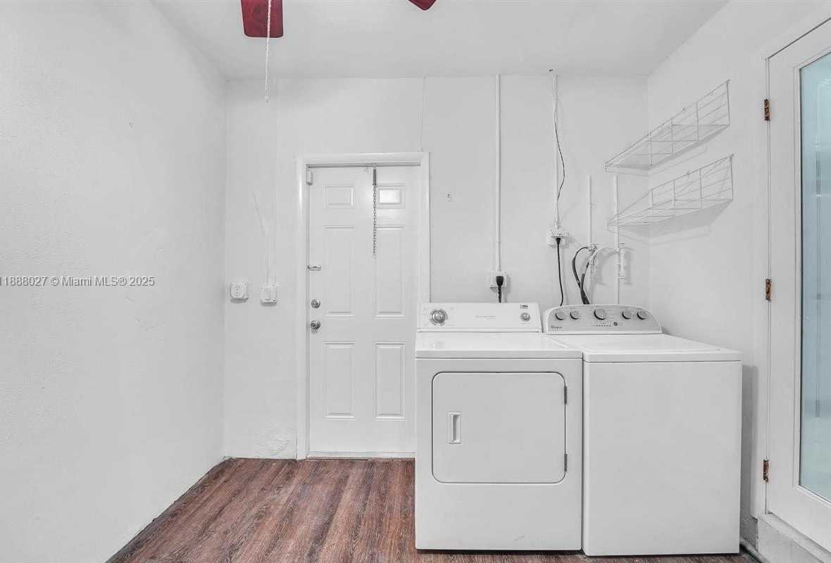 Small Image of 2005 NORTH 36TH AVE, Hollywood Number 19