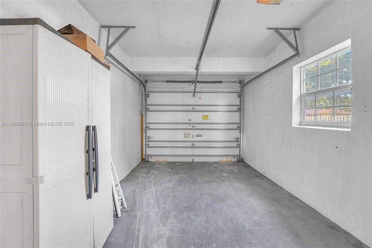 Small Image of 2005 NORTH 36TH AVE, Hollywood Number 20