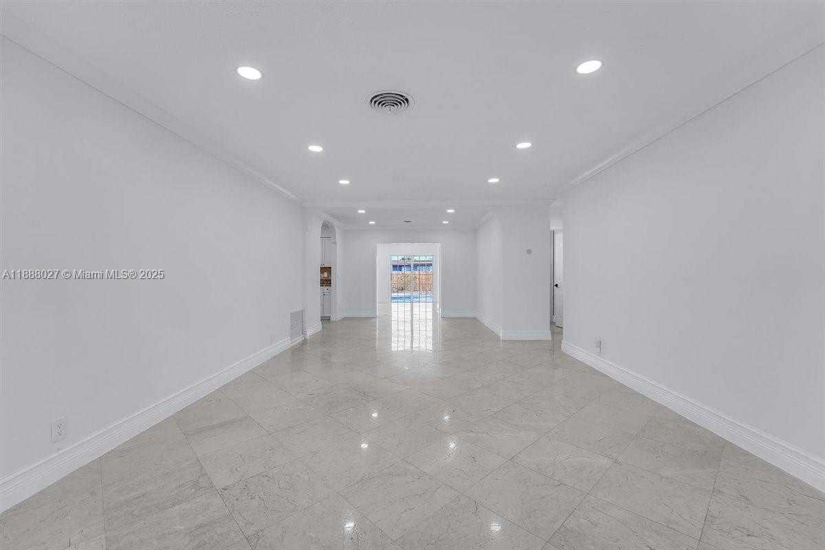Small Image of 2005 NORTH 36TH AVE, Hollywood Number 3