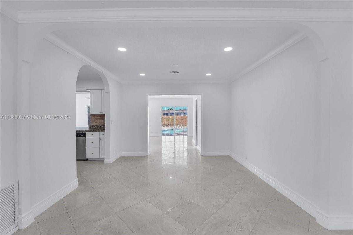 Small Image of 2005 NORTH 36TH AVE, Hollywood Number 4