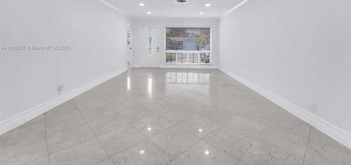 Small Image of 2005 NORTH 36TH AVE, Hollywood Number 5