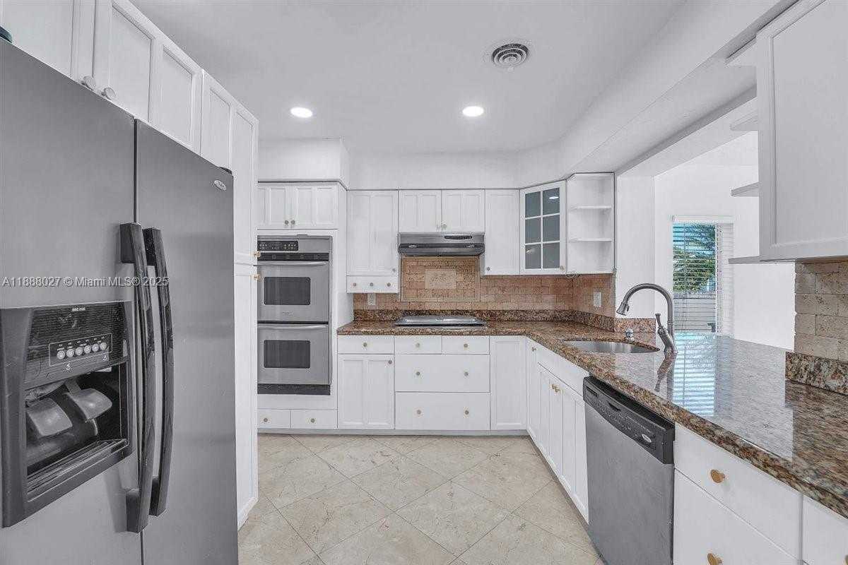 Small Image of 2005 NORTH 36TH AVE, Hollywood Number 7