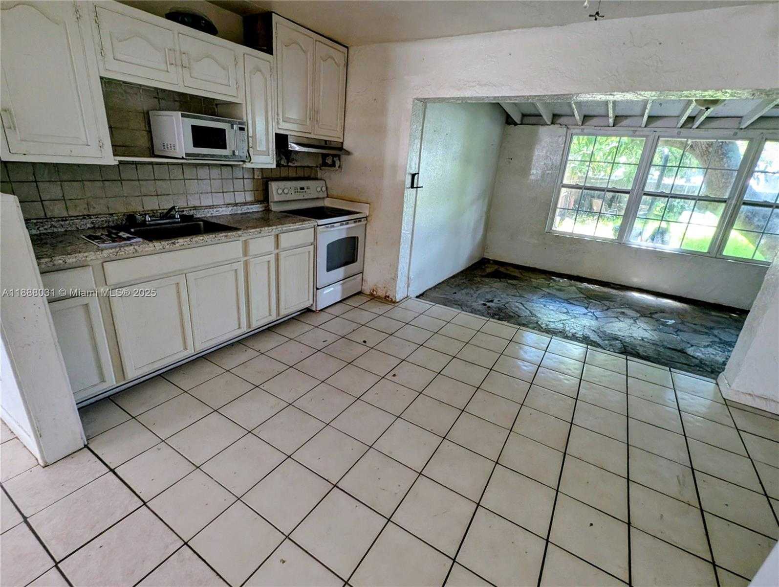 Small Image of 6470 MIRAMAR PKWY, Miramar Number 15