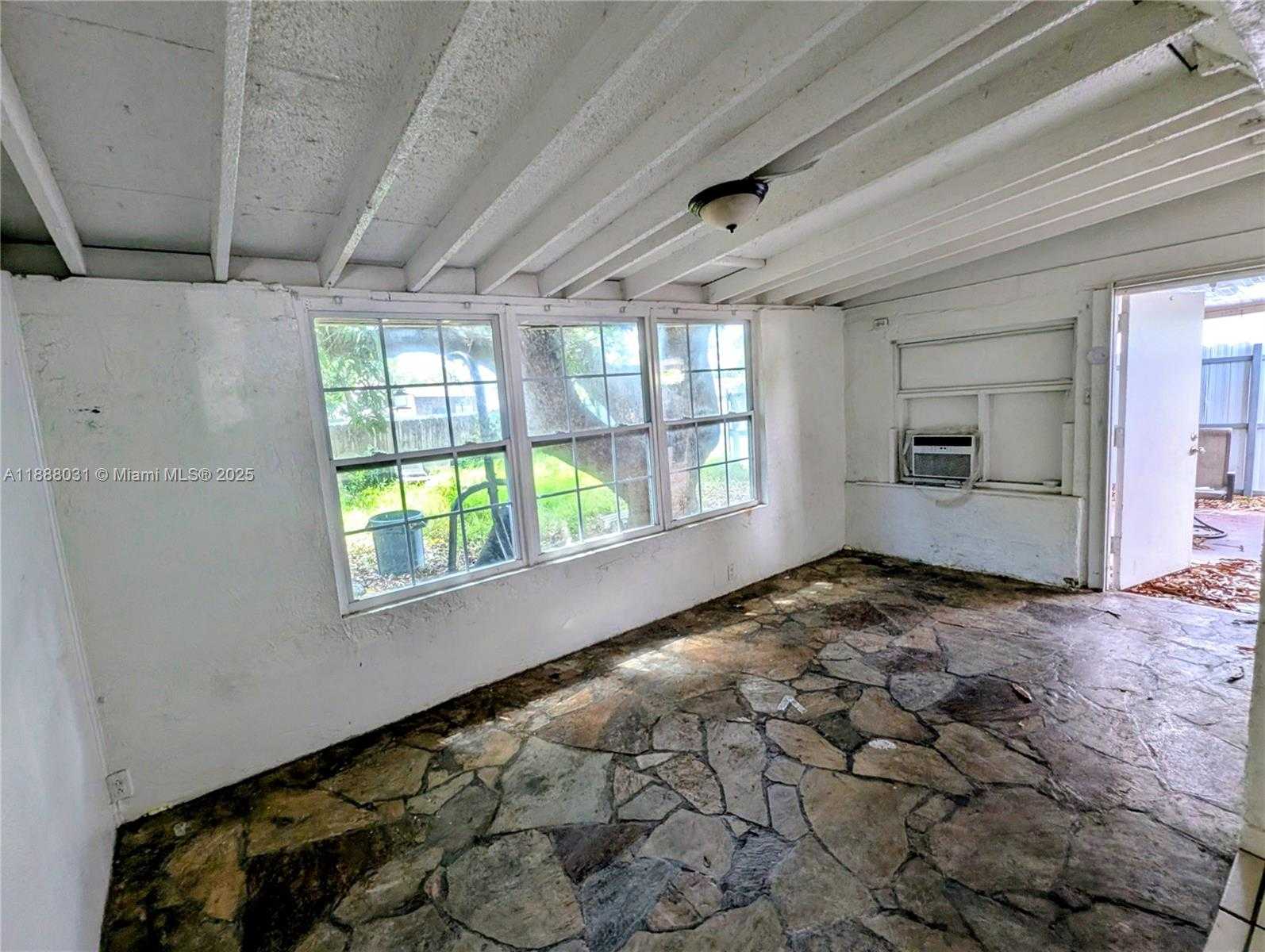 Small Image of 6470 MIRAMAR PKWY, Miramar Number 17