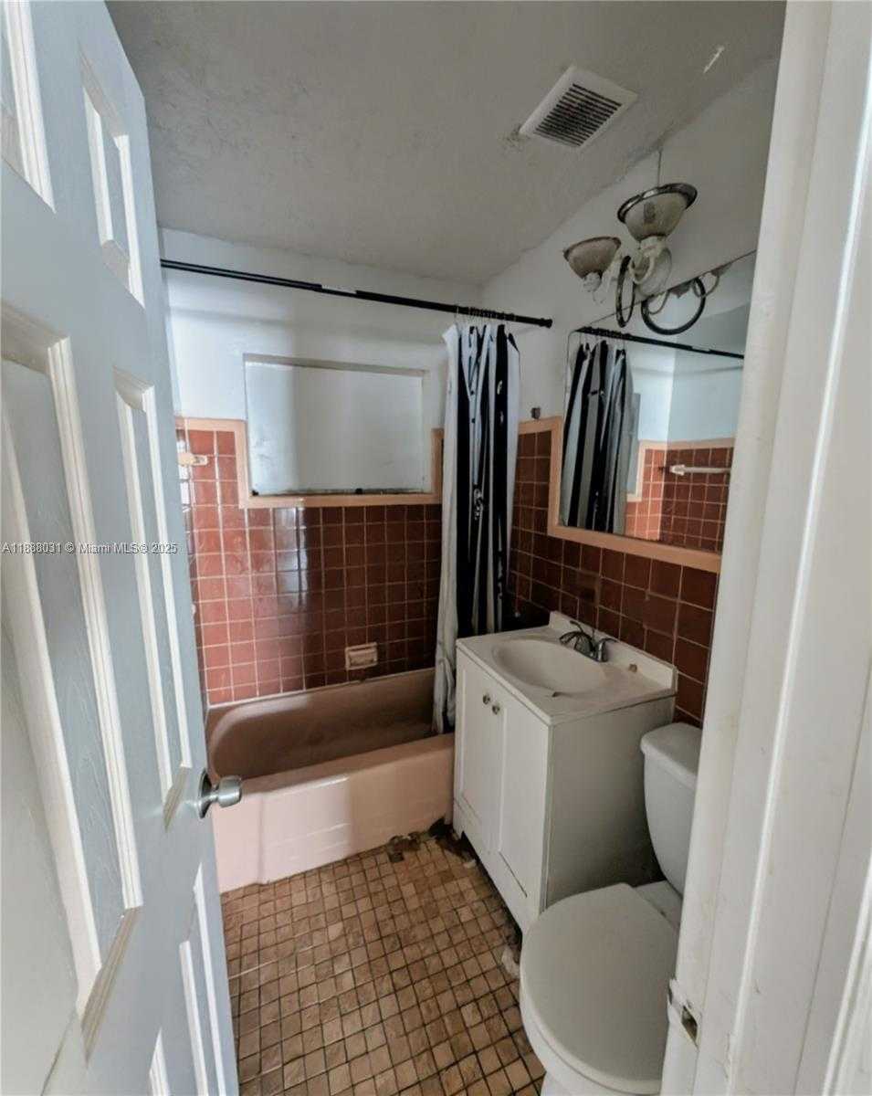 Small Image of 6470 MIRAMAR PKWY, Miramar Number 21
