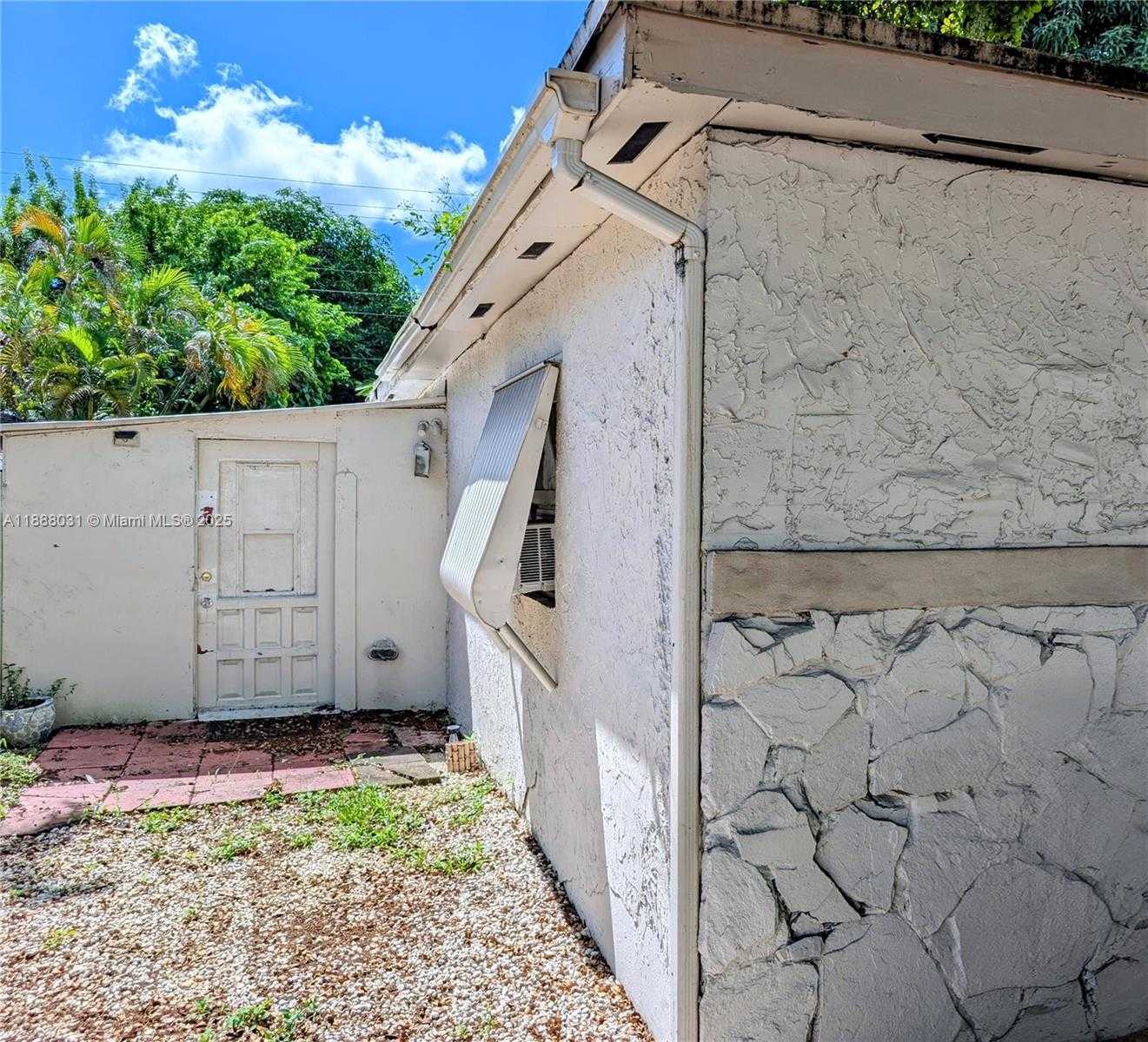 Small Image of 6470 MIRAMAR PKWY, Miramar Number 24