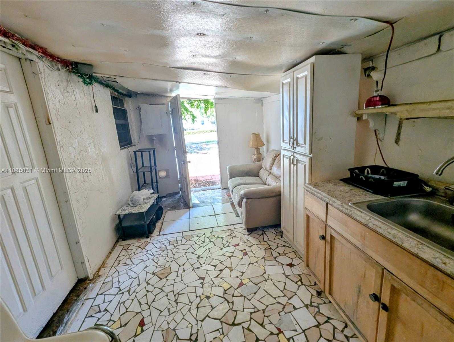 Small Image of 6470 MIRAMAR PKWY, Miramar Number 26