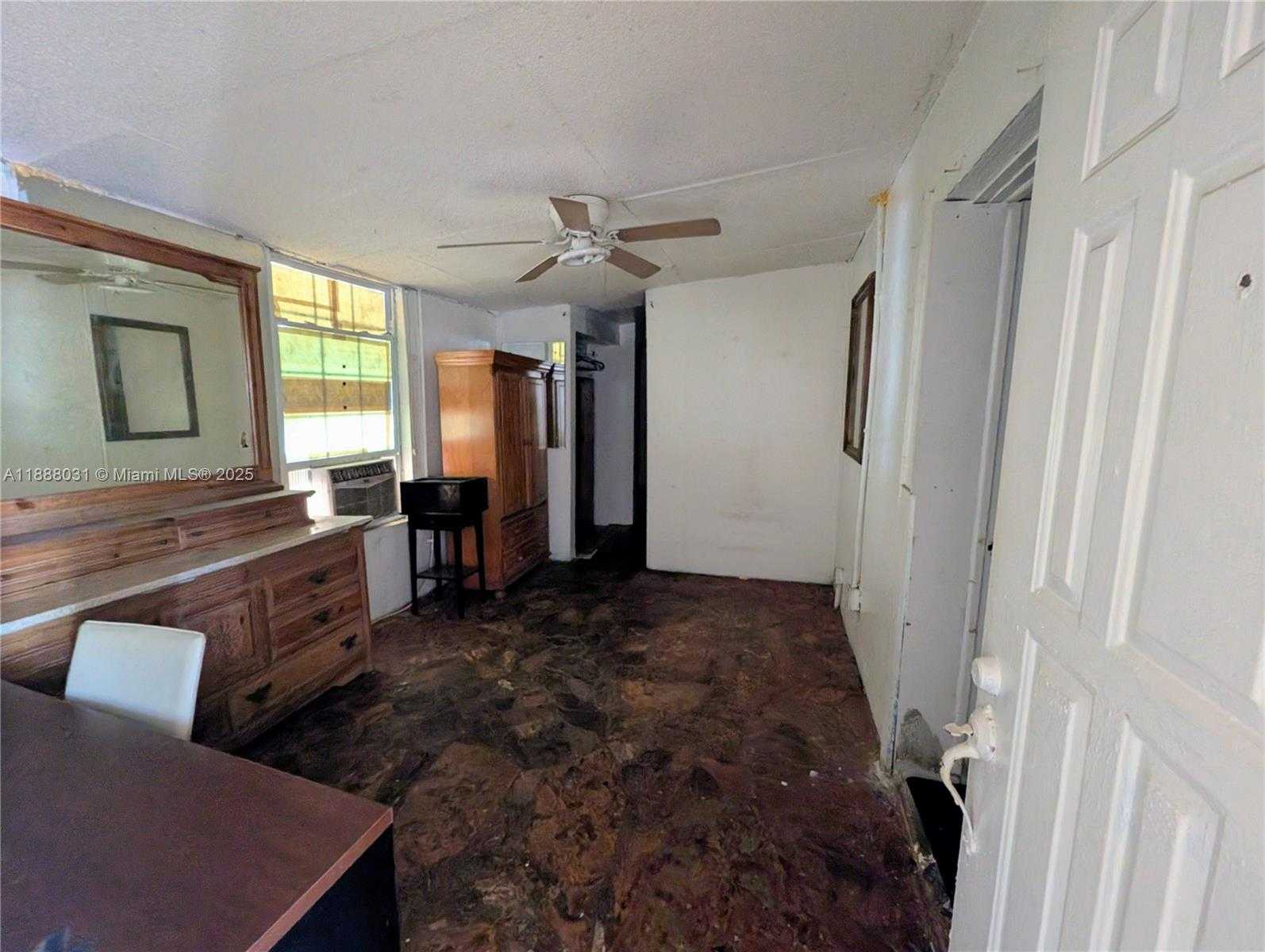 Small Image of 6470 MIRAMAR PKWY, Miramar Number 27