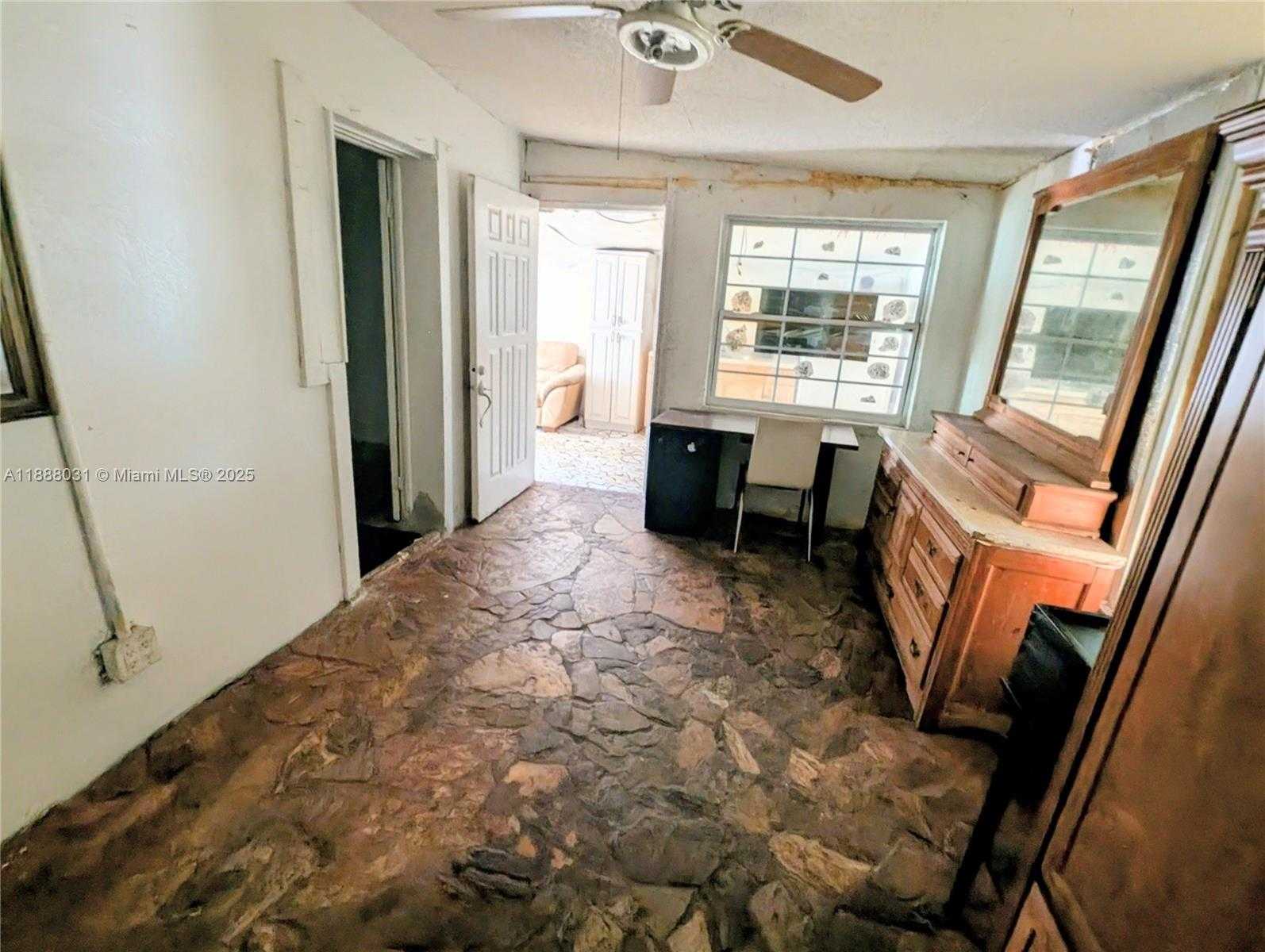 Small Image of 6470 MIRAMAR PKWY, Miramar Number 28