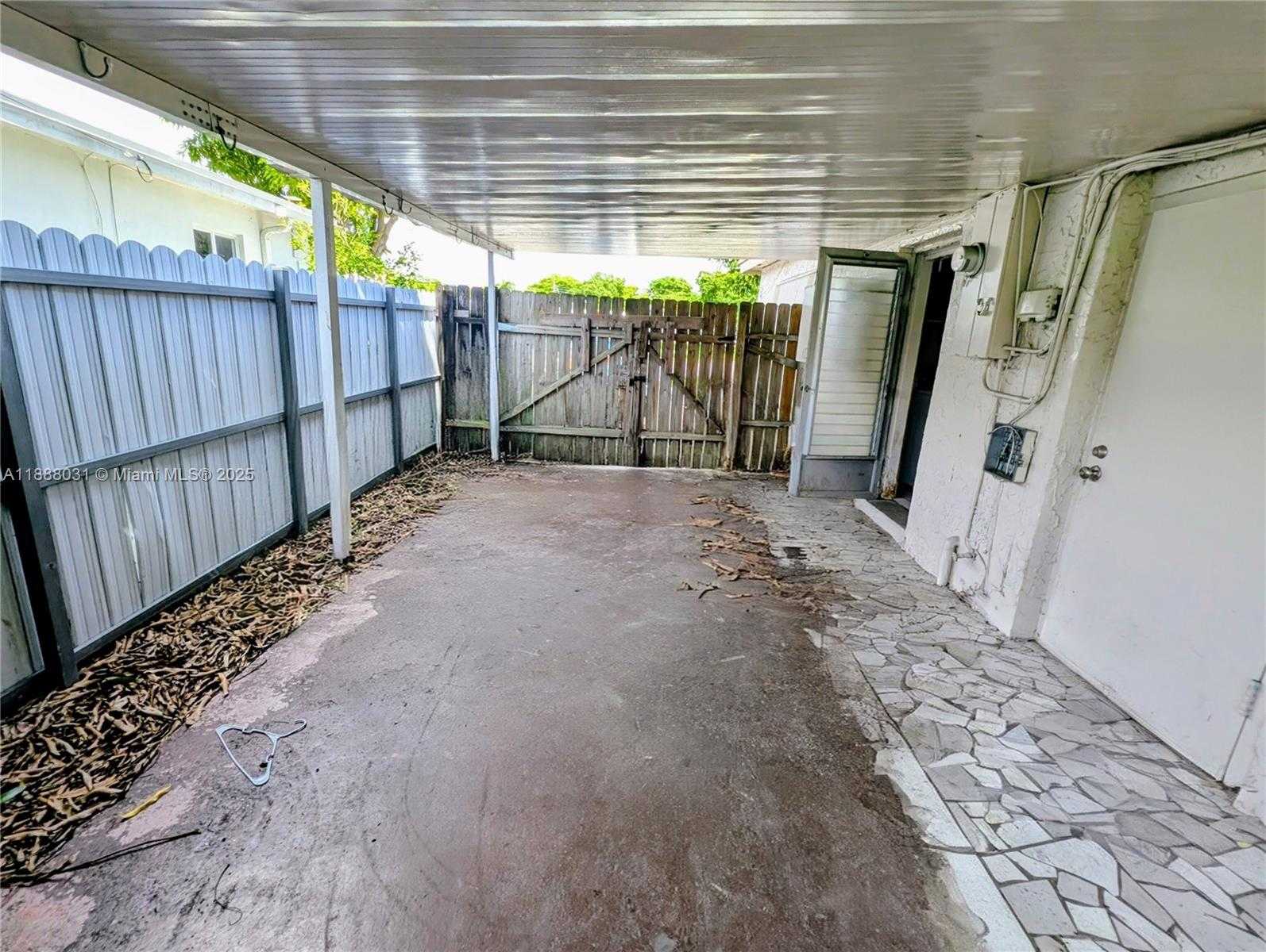 Small Image of 6470 MIRAMAR PKWY, Miramar Number 3