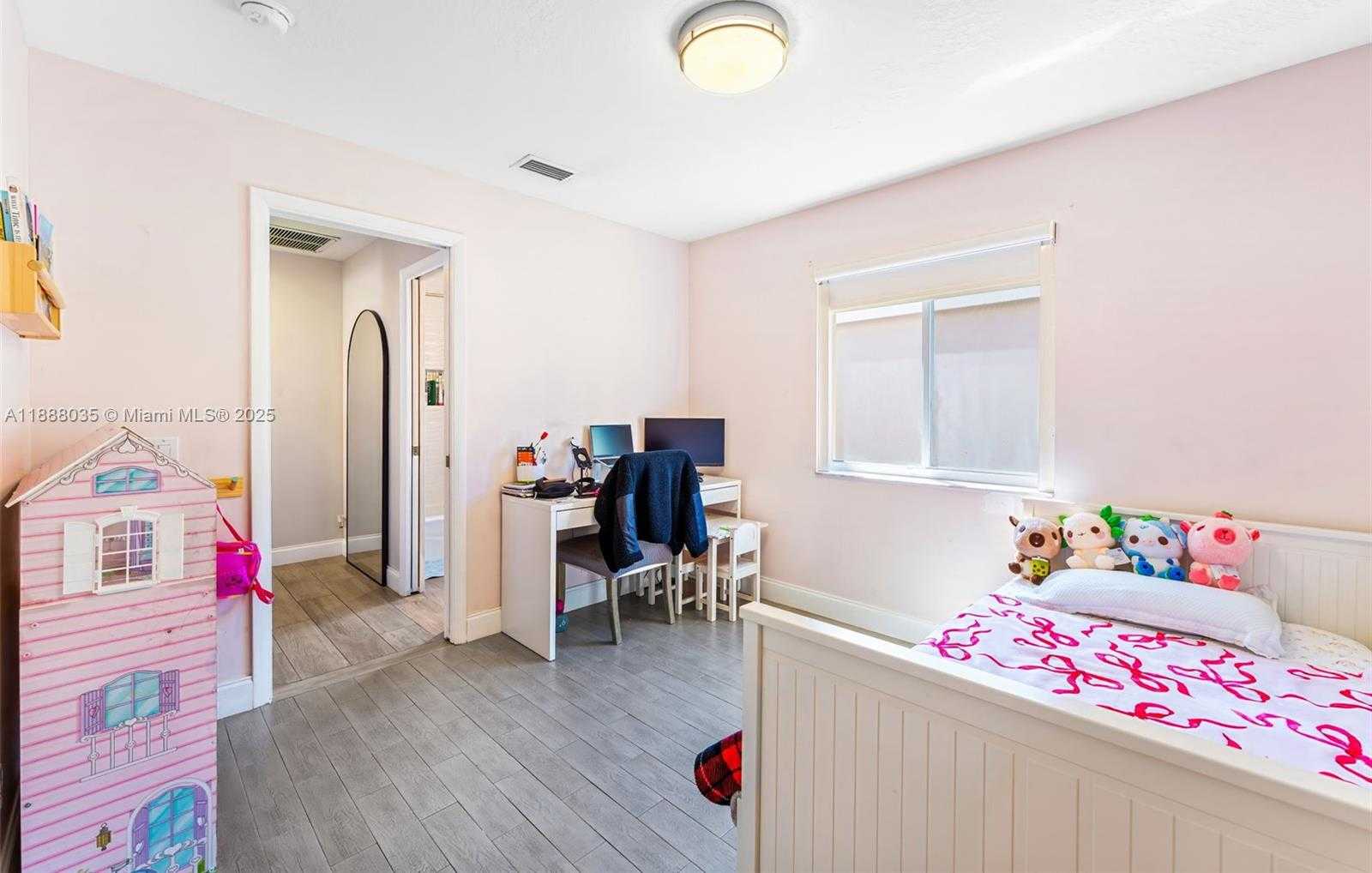 Small Image of 1536 SALERNO CIR, Weston Number 17