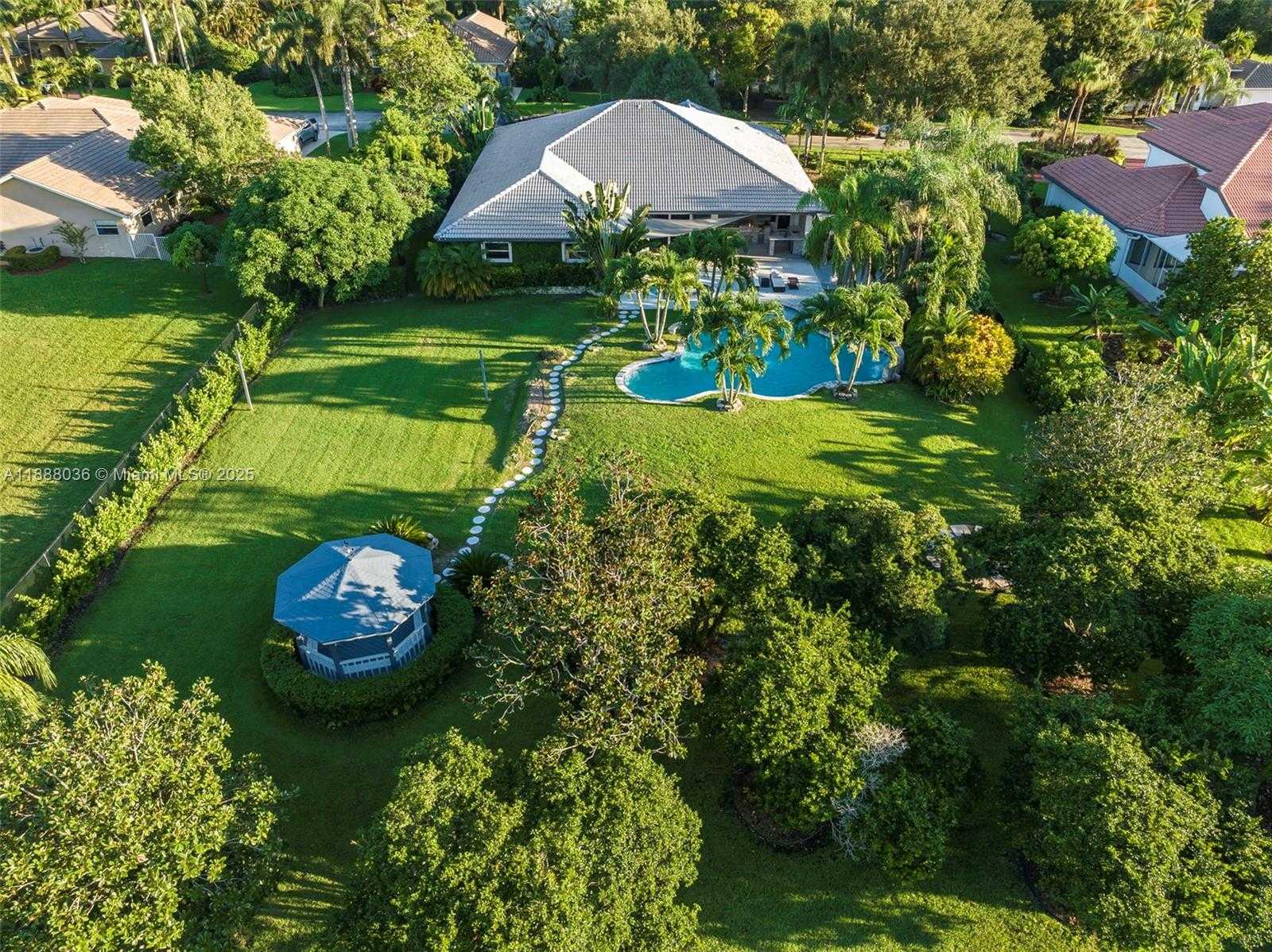Small Image of 12555 SOUTH WEST 34TH PL, Davie Number 32