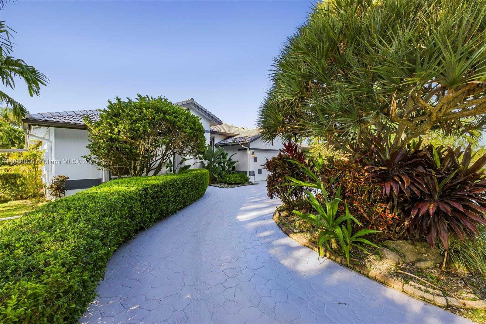 Small Image of 12555 SOUTH WEST 34TH PL, Davie Number 7
