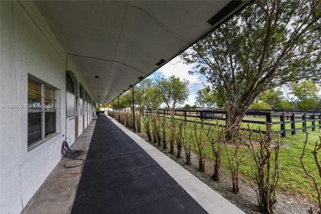 Small Image of 14390 PALM BEACH POINT BLVD, Wellington Number 24