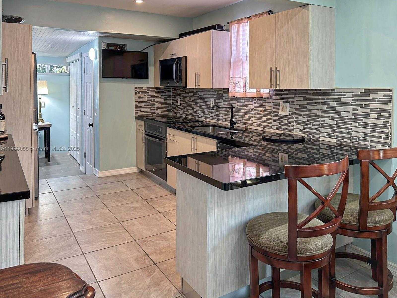 Small Image of 3410 SOUTH WEST 24TH ST, Miami Number 5