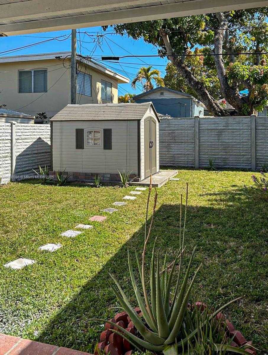 Small Image of 3410 SOUTH WEST 24TH ST, Miami Number 7