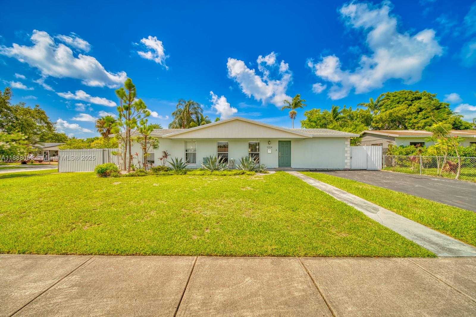 Small Image of 9104 SOUTH WEST 180TH ST, Palmetto Bay Number 21