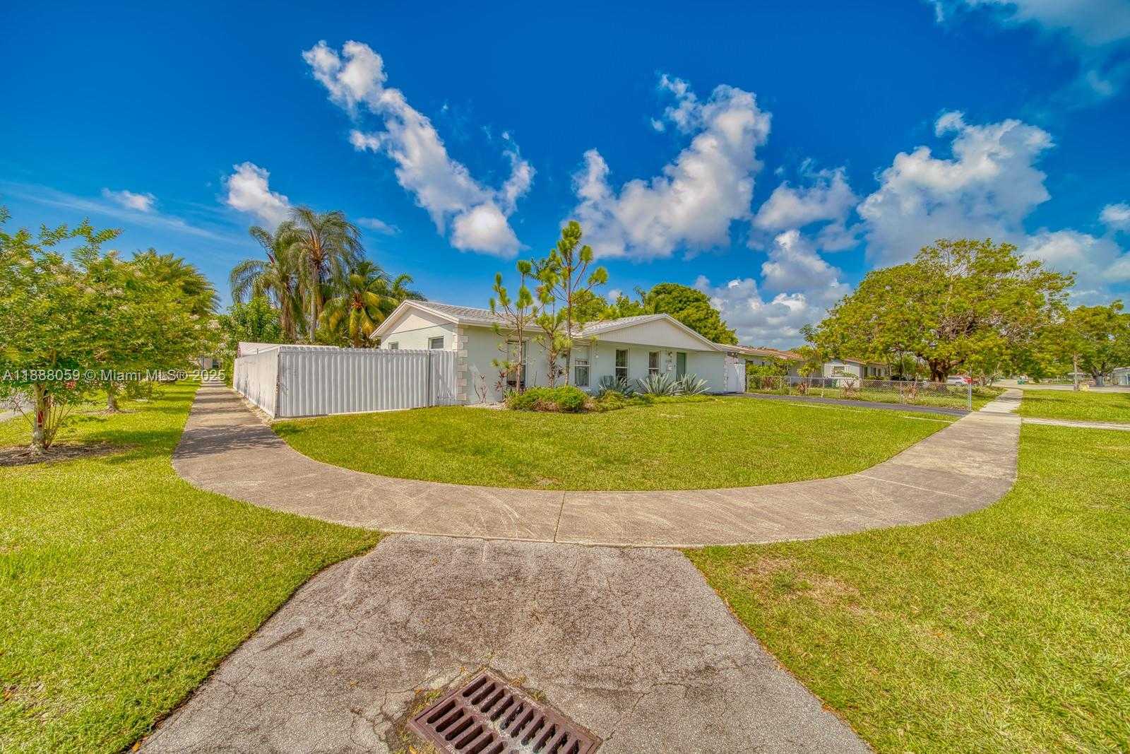 Small Image of 9104 SOUTH WEST 180TH ST, Palmetto Bay Number 28