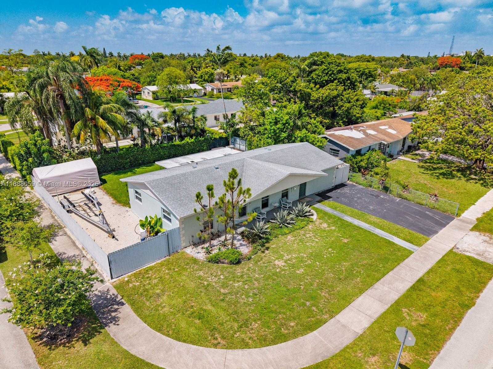Small Image of 9104 SOUTH WEST 180TH ST, Palmetto Bay Number 29