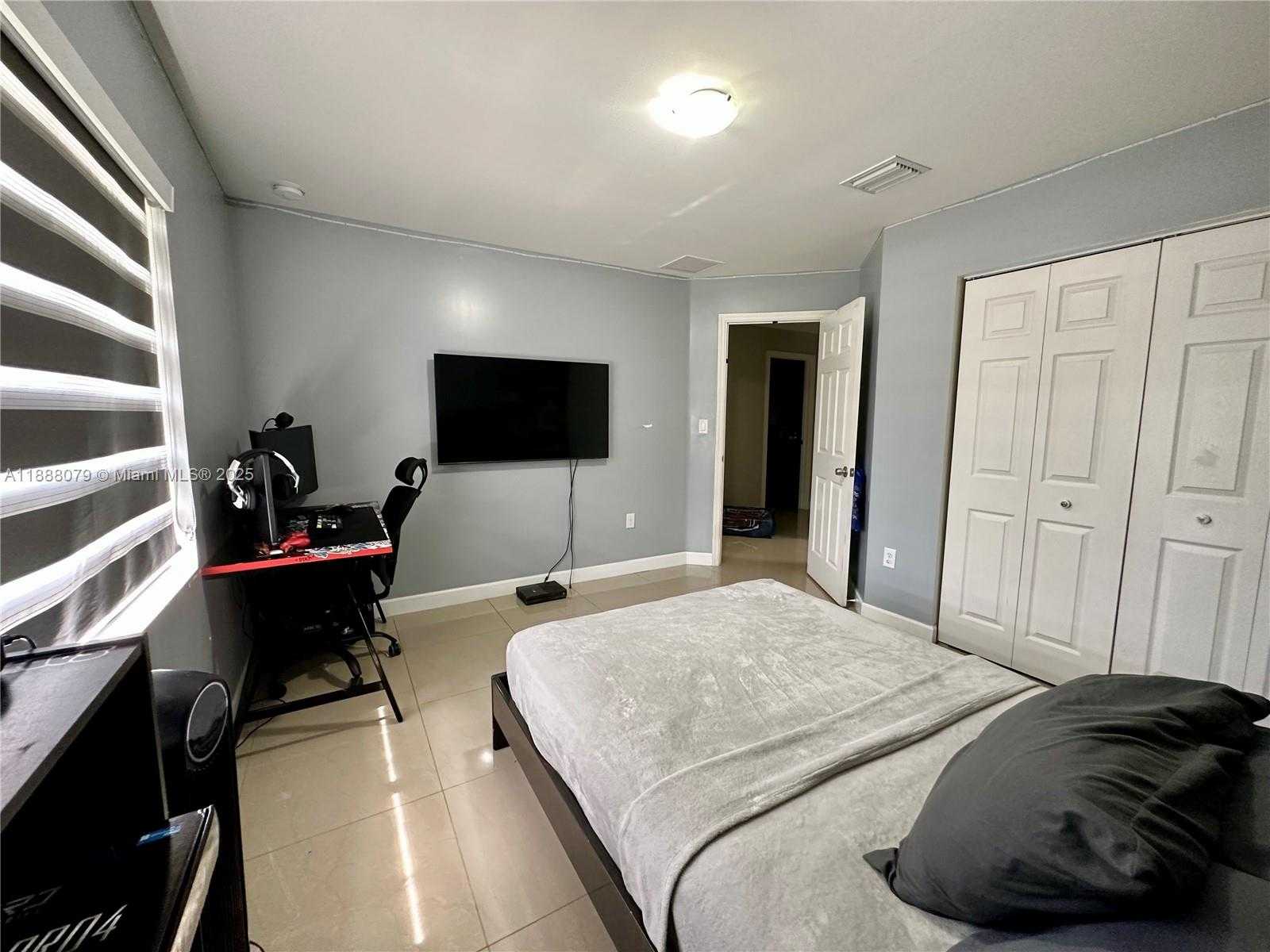 Small Image of 20461 SOUTH WEST 320TH ST, Homestead Number 19