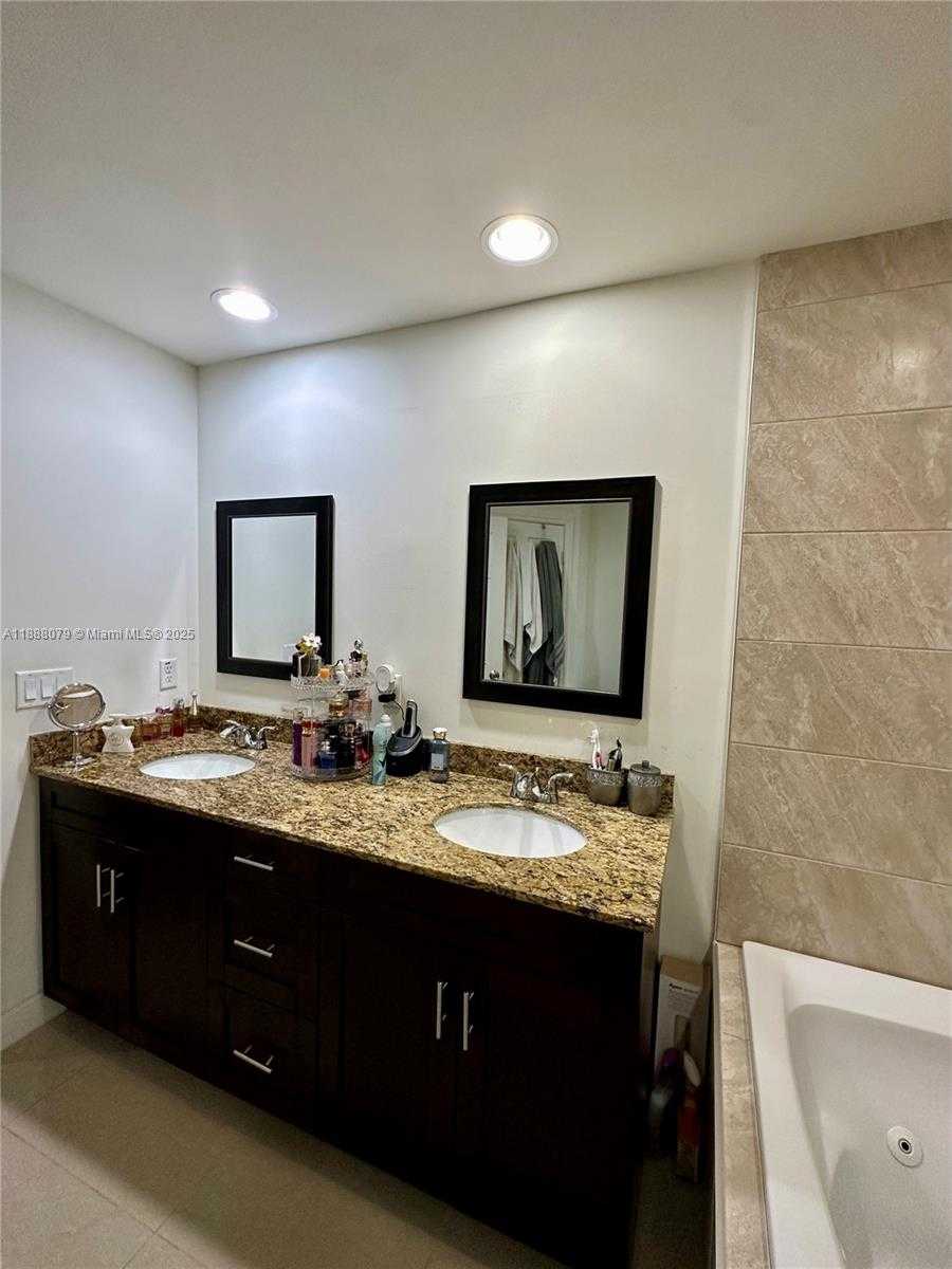 Small Image of 20461 SOUTH WEST 320TH ST, Homestead Number 32