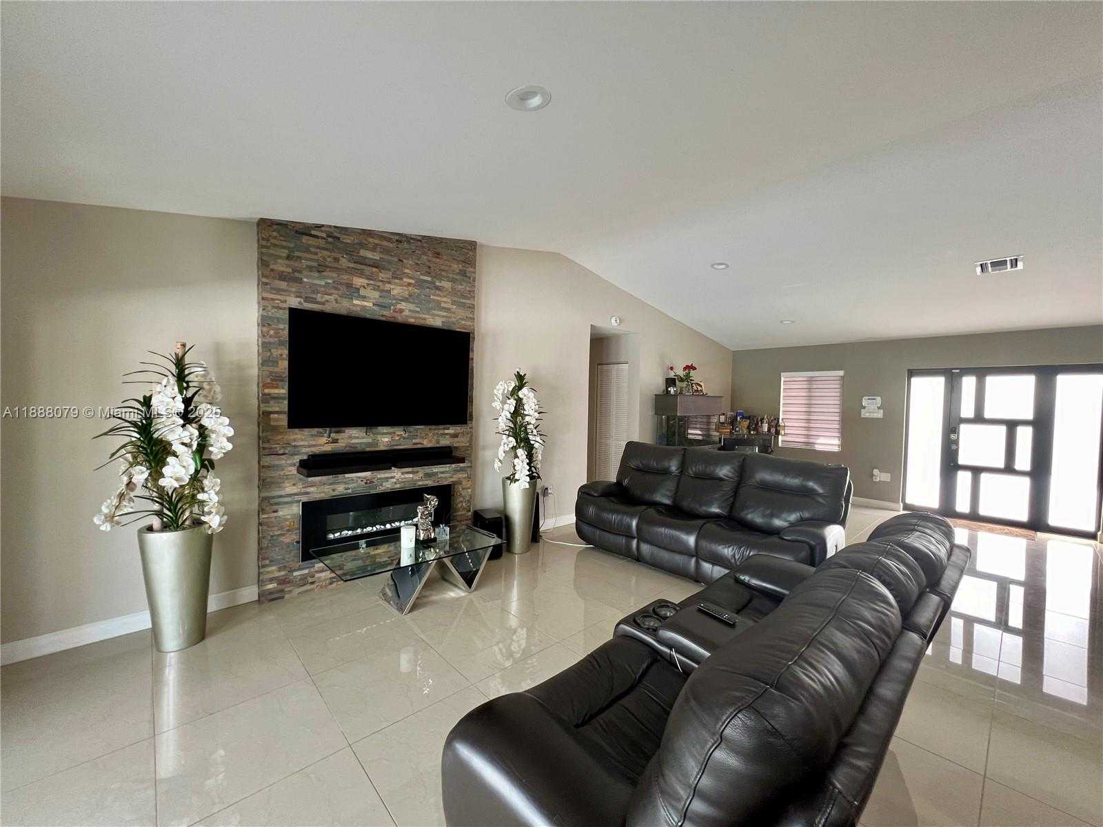Small Image of 20461 SOUTH WEST 320TH ST, Homestead Number 33